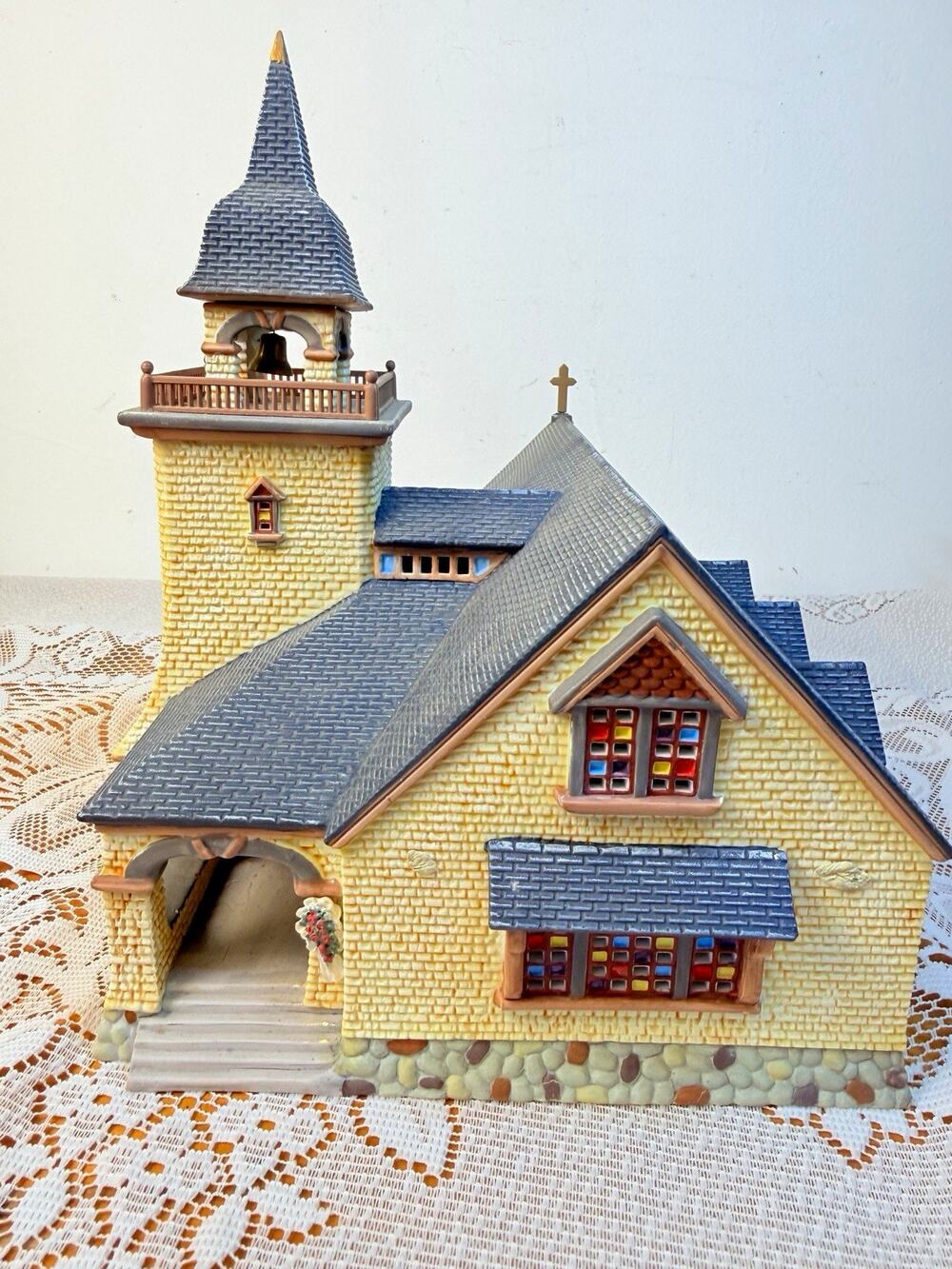 Dept 56 Seasons Bay Chapel on the Hill Lighted Church 1998 Boxed